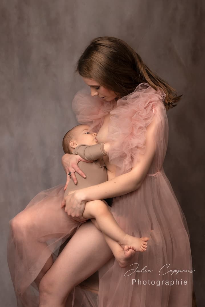 Séance maman et bébé par Julie Coppens Photographie
