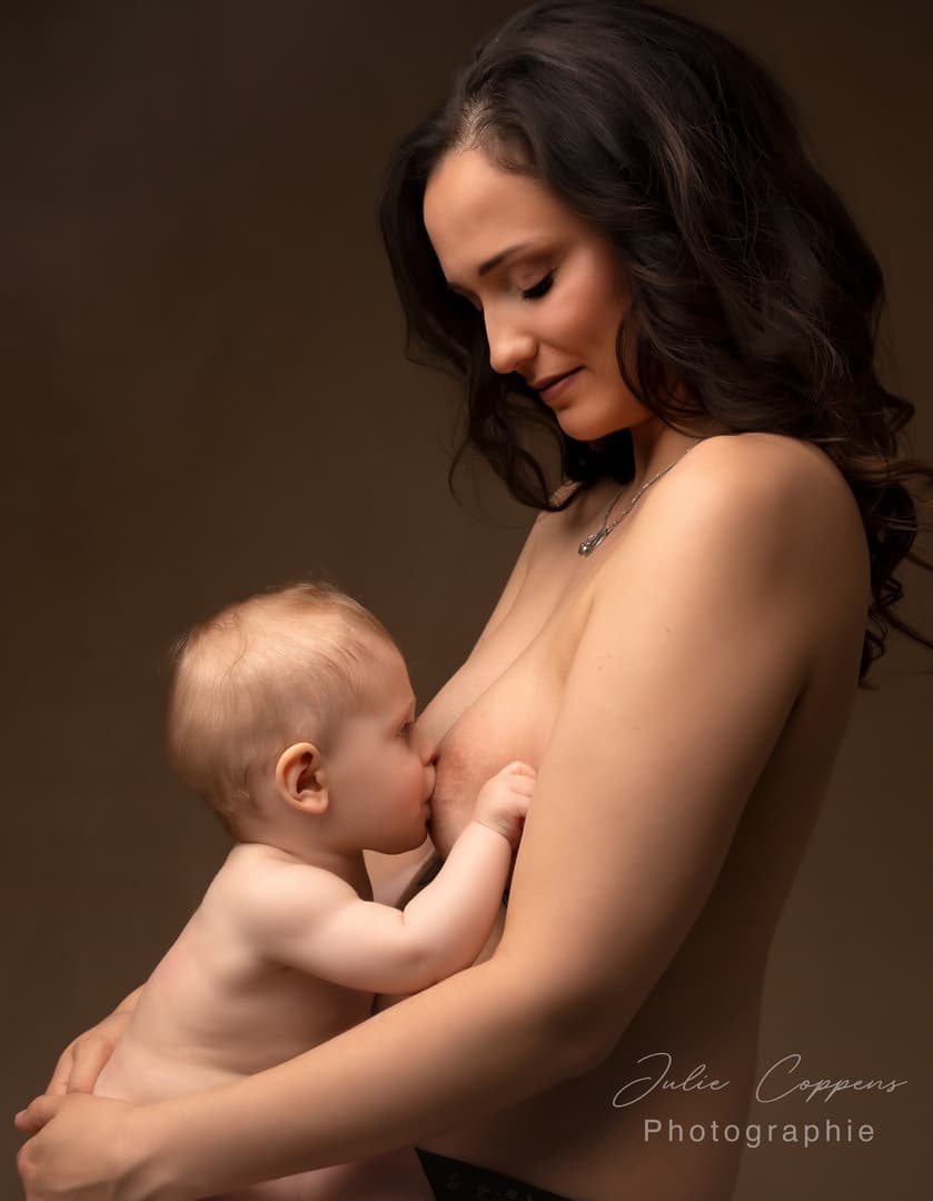 Séance maman et bébé par Julie Coppens Photographie