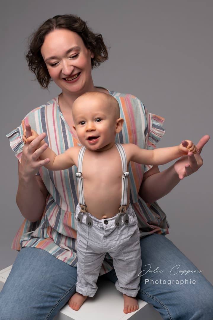 Séance maman et bébé par Julie Coppens Photographie